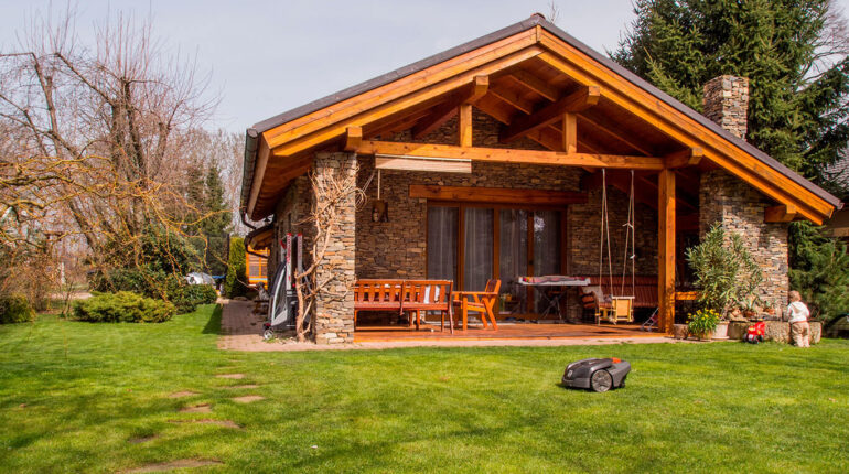 Family-house-and-garden (1)